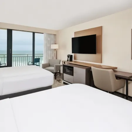 Holiday Inn VA BEACH-OCEANSIDE (21ST ST) by IHG Отели рядом с достопримечательностью «Пляж Кроатан-Бич»