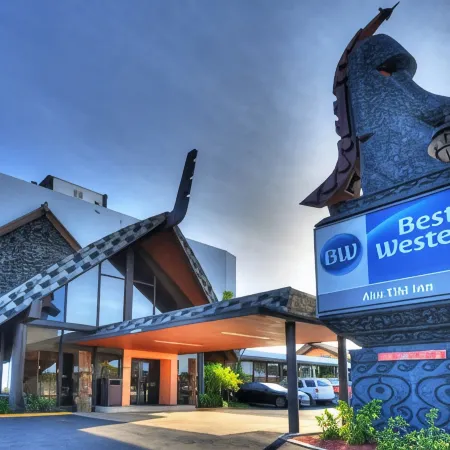 Best Western Aku Tiki Inn Отели рядом с достопримечательностью «Торговый центр Destination Daytona»