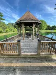 BACKYARD OASIS! Cozy and charming 60s Brick ranch with relaxing gazebo over pond - 民宿