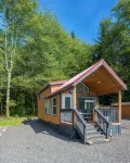 Rainforest Tiny Home Retreat: Coastal