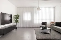 Bright 2BR  Rooftop  Walk to Beach - 3-Star