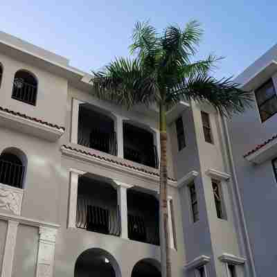 Charming Apartment w/Pool. Just walking minutes from the Beach and Restaurants. Hotel Exterior