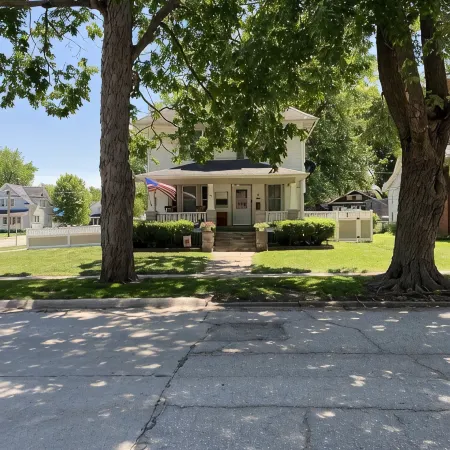 Vintage Farmhouse with Parking right in the City! Family Friendly, Fenced Yard.