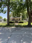 Vintage Farmhouse with Parking right in the City! Family Friendly, Fenced Yard.