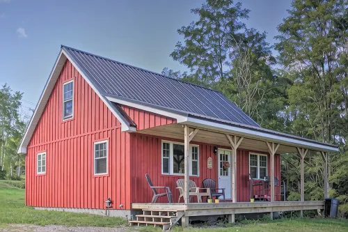 Picturesque Cabin set on 150-acre farm, 5-minute drive to Chautauqua Institute - Chalets