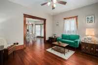 Renovated Victorian Home with Private Garden & Fire Pit! - 무료 와이파이