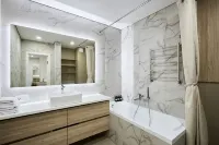 Reverie Lunar Apartments - 2 ดาว