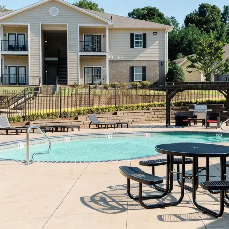 Hotty Toddy! Newly Renovated 2 Bedroom, 2 Bathroom. Walk to Grove! 1st Floor.