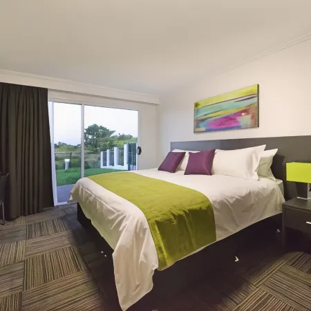 Mackay Oceanside Central Hotel Official