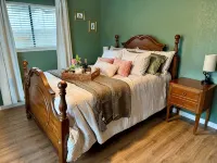 Charming 3-bedroom Georgetown house close to Square. Long term stays welcomed.