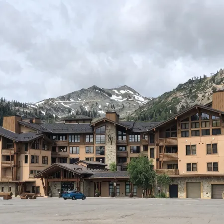 Prime Location Inside Palisades Village. Steps to Gondola. 1 Bdrm -Sleeps 4