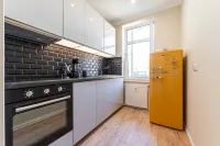 Stylish old building apartment with 2 bedrooms - 200m to the Elbe - close to the center - Balcony