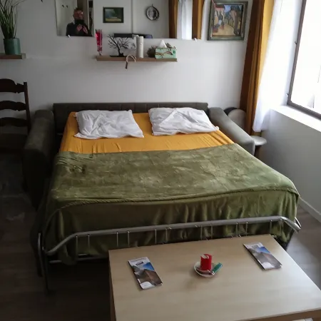 Studio 2 Personnes Centre Ancien de Sainte Maxime a 300 M Plage et Port