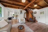 ☀️Historic and Charming Beach Cottage.Beautifully Renovated! Easy walk to beach - Alppimaja