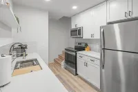 The Biker Bunker- Hot Tub - Next to MTB & Close to Downtown Bentonville - Apartments