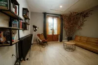 Airport Suite 2 (private bathroom) 8 minutes drive from the airport - 2-Sterne