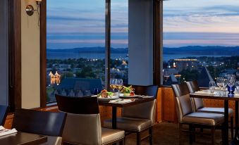 Chateau Victoria Hotel & Suites