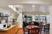 Americas Best Value Inn and Suites Ada - breakfast