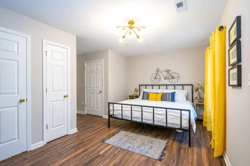 Refreshed King Bed Condo Near Lake Norman - 2-Star