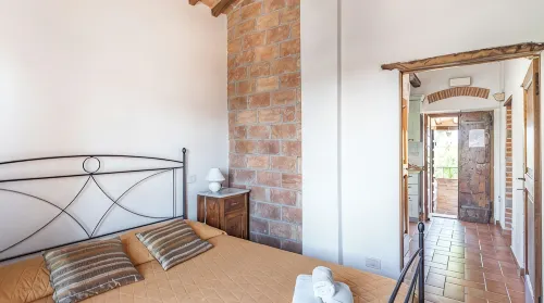 A Small Cottage in Authentic Tuscany. Serves 4 - Condos