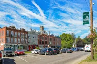 Newly  renovated spacious apartment overlooking Greene NY - 3-Star