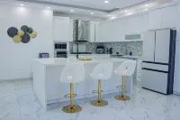 Charming 3-bedroom house with AC, WiFi in delightful Bocachica - 4-Star