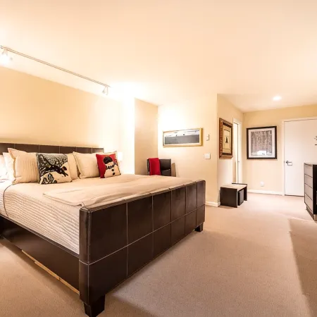 Wonderfully Appointed 3BR Condo - Seasons at Avon - Walk to Riverfront Gondola!