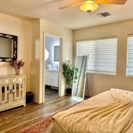 Located@Heart of Sedona.3/2.HotTub.King+2 Queens,FirePit.Fully Fenced for Fido!