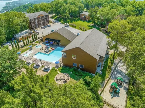 BRAND NEW: 3 Bed / 2 Bath Branson, Sleeps 8 + 2 Min to SDC - 4-Star