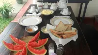 Araliya White House - Layanan Antar-Jemput