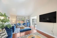 Spacious & Central. Pool Table & Ping Pong. 6 TVS. Balcony. Garage. Wifi - واي فاي