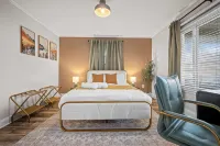 Adventure Basecamp, Walks to Kaymoor and Long point Trails, Hot Tub & Game Room - 4-Star