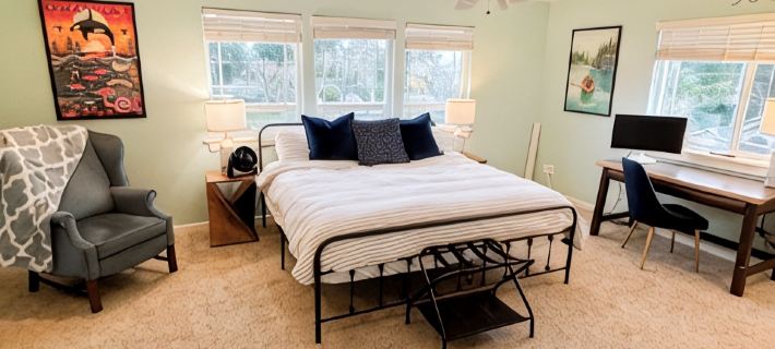 Peeks of Ocean in This Spacious 2700Sqft Home. Great for Families,Big Game Room! Hotels in Brookings