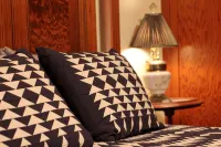 The Ross House 1930's Craftsman Style House - Homestays