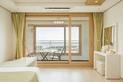 Marine Port Resort - ビーチサイド