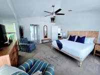 Beachcomber Bungalow: Slow down, East of A1A, Heated Pool, Hot Tub & Beach Gear - 4-Star