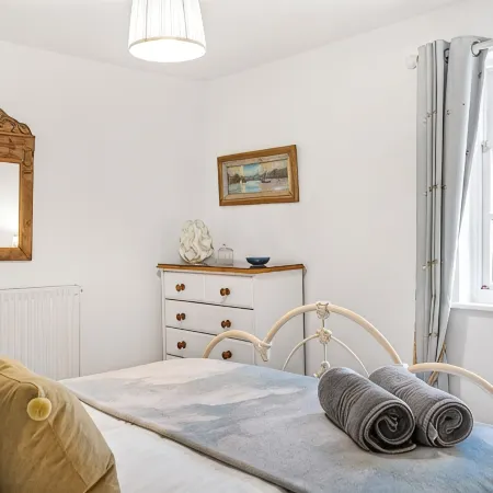 Private garden & central location within 5 min walk of town
