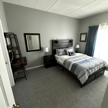 Ground floor entry with ski in/out access to Pico & FREE shuttle to Killington