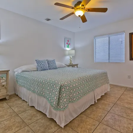 DESERT HOUSE- Pool, Mountain Views, Nr. Hiking Biking trails. 3BR-2Bath064535