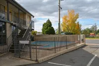 Adrian Motel - parking