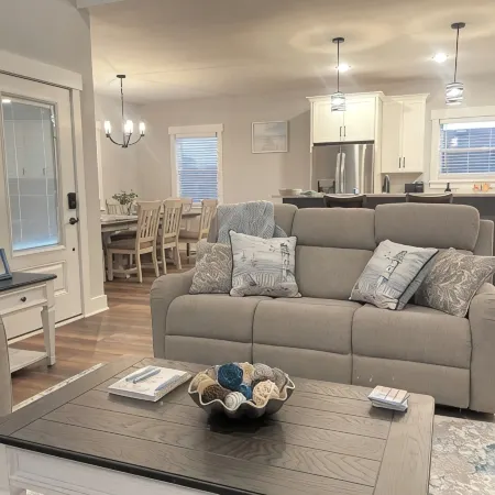 4-bedroom house in brilliant Kill Devil Hills, pet friendly, fenced in backyard