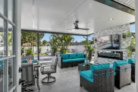 House with Heated Pool and Outdoor kitchen close to Siesta Key Beach!! - 수영장