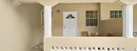 Your Quaint Home Just Steps from Beach - 2 étoiles