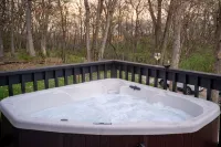 Cozy 2-bedroom Aframe in charming Lake Geneva with a hot tub and fireplace - Wifi