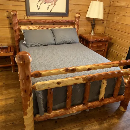 Cabin 3 is a Quiet log Cabin on Lookout Mountain 2 bedroom 2 bath