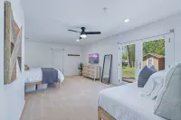 Monkey Island Casita, Grand Getaway - Firepit! - 4-Star