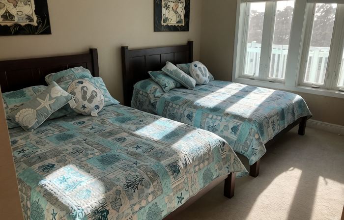 Stunning Top Floor Views of The Steinhatchee River with Private Boat Slip /Pool!