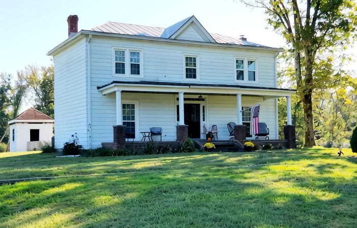 Cozy 2-bedroom farmhouse on 12 acres in New Kent County just 7 miles off of I64