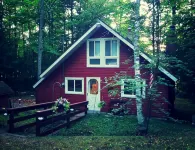 Lakefront Chalet - Lakeside Fire Pit / BBQ / Pet Friendly - Alphydda