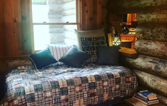 Quiet Lakeside log cabin with teaching/studio space available for retreats.